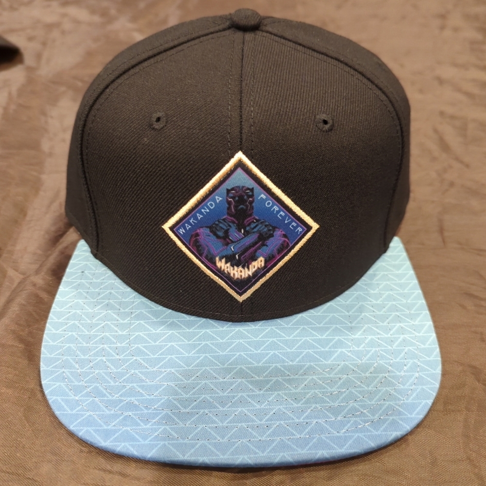 Marvel Black Panther "WAKANDA FOREVER" Snapback Hat. OSFM. Brand New